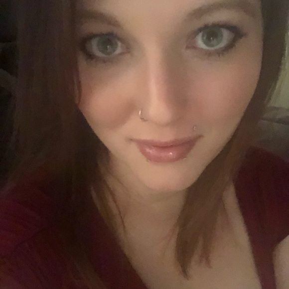 Meet your Posher, Paige. Age 26, married 5 yrs. - Picture 1 of 8